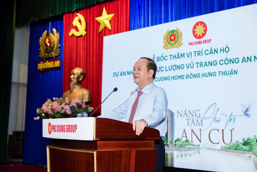 Cán bộ, chiến sĩ bốc thăm chọn căn hộ nhà ở xã hội